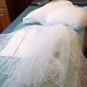Vintage White Bridal Veil And Gloves